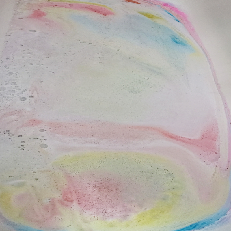 brooks bath bombs - bath tub colours - colourful toddler bath bomb bath